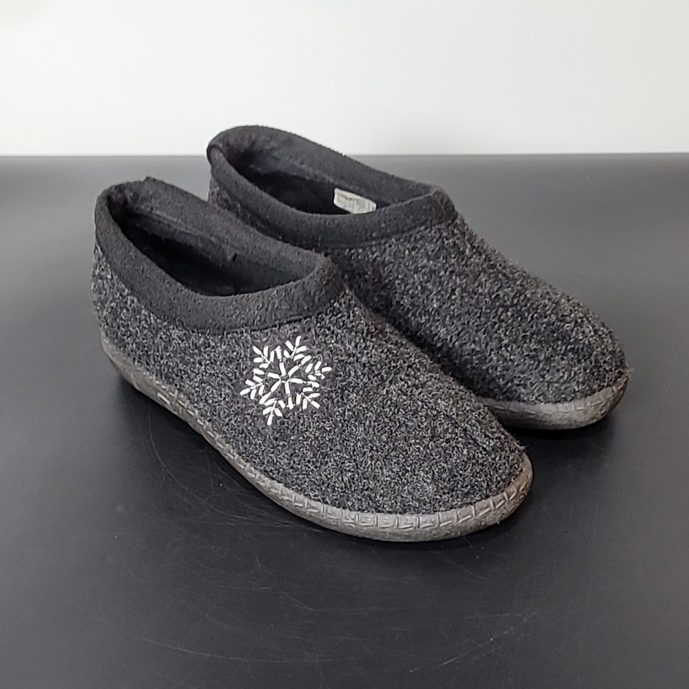 Black Slippers for Ultimate Comfort made in France